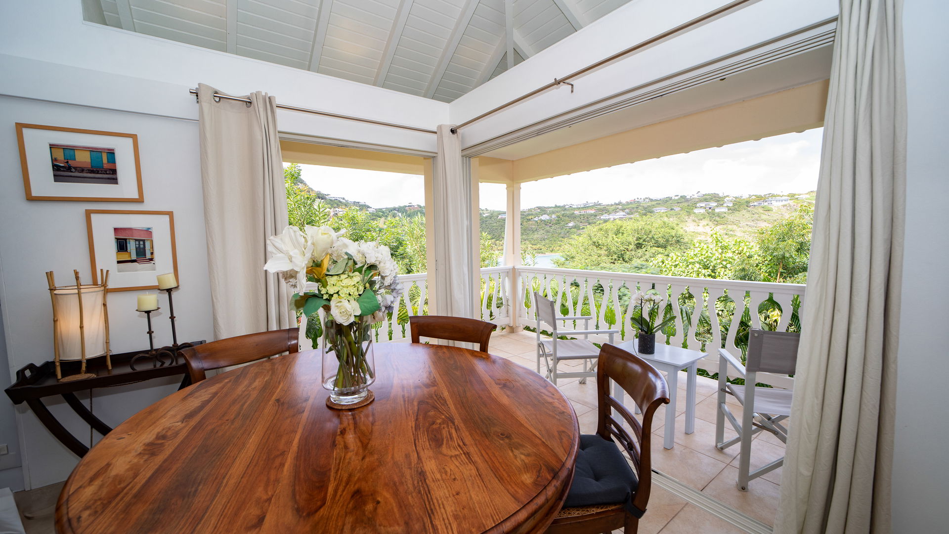LIVING & DINING AREAS