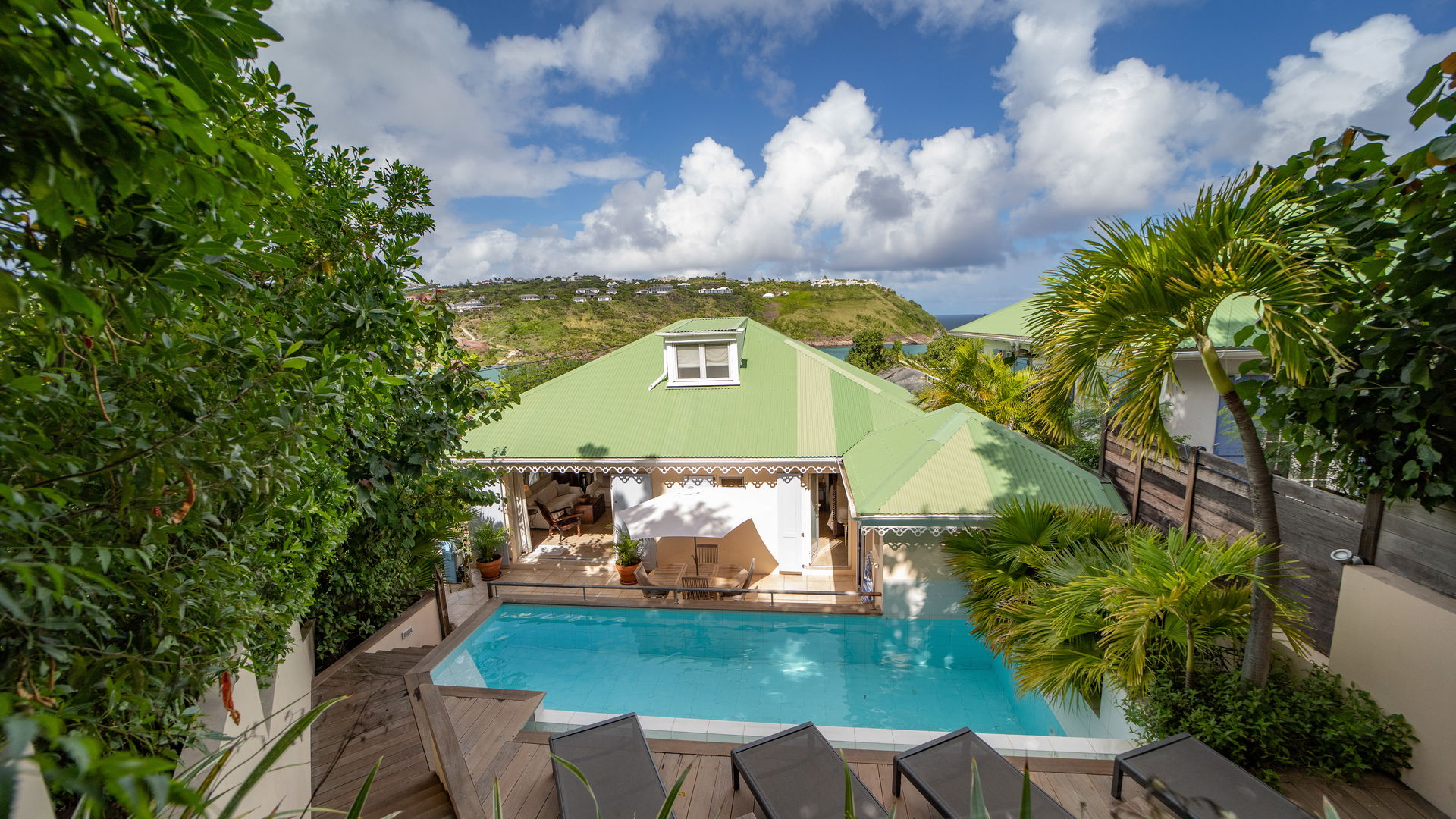 POOL & TERRACE