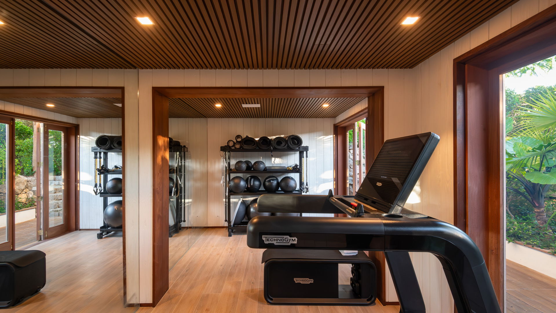 FITNESS ROOM