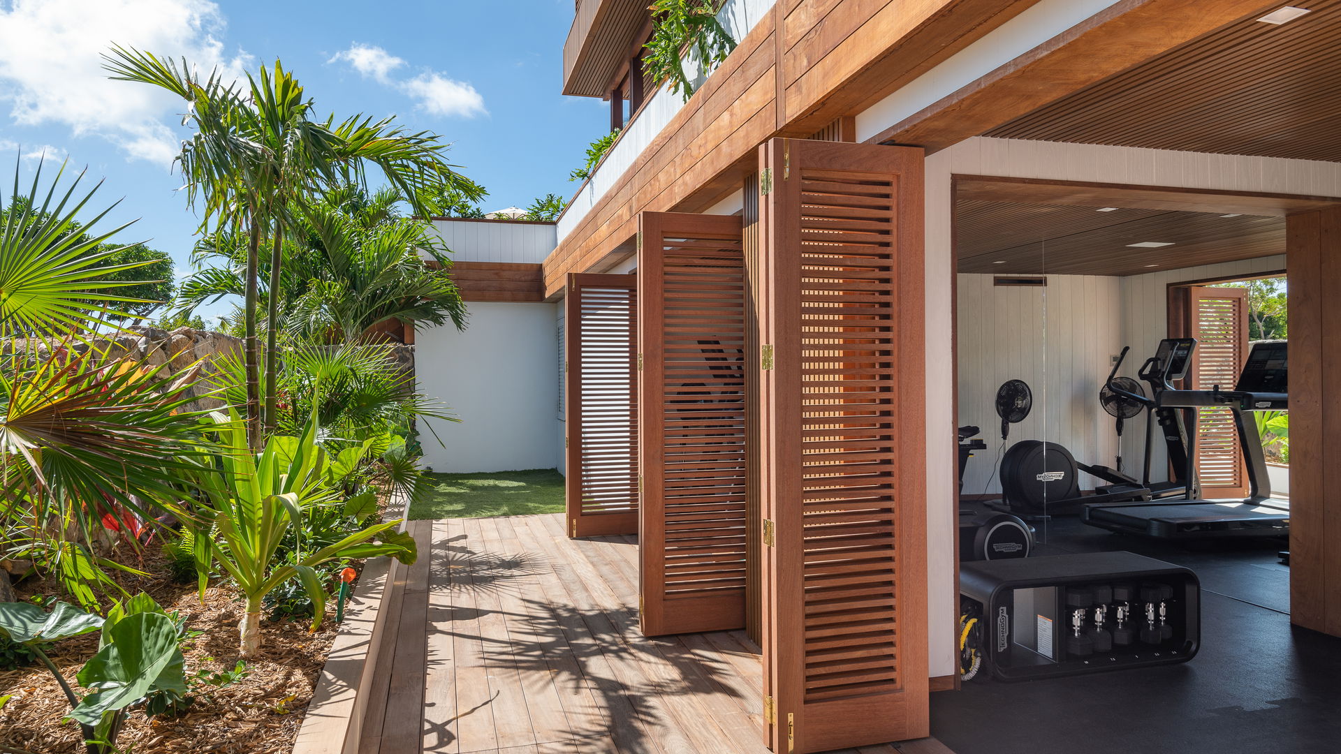 FITNESS ROOM