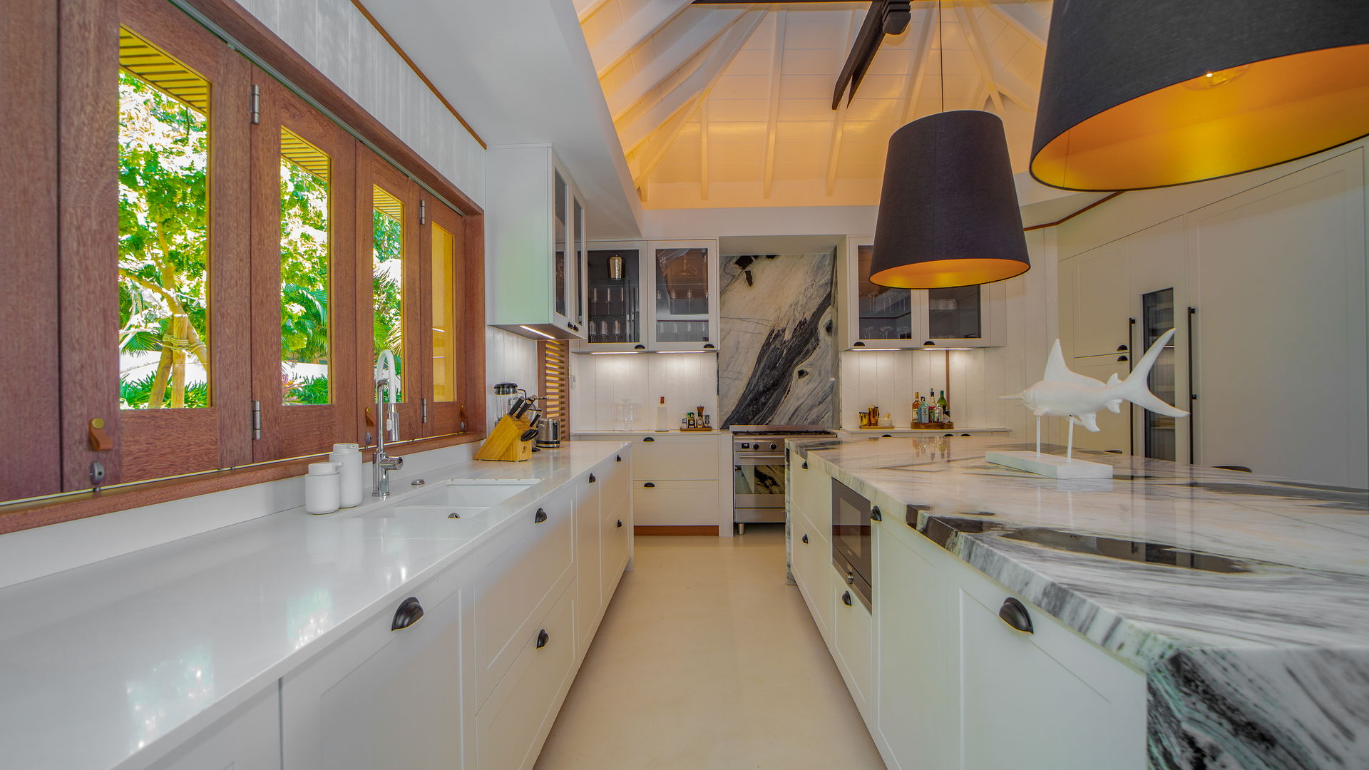 KITCHEN & DINING AREA