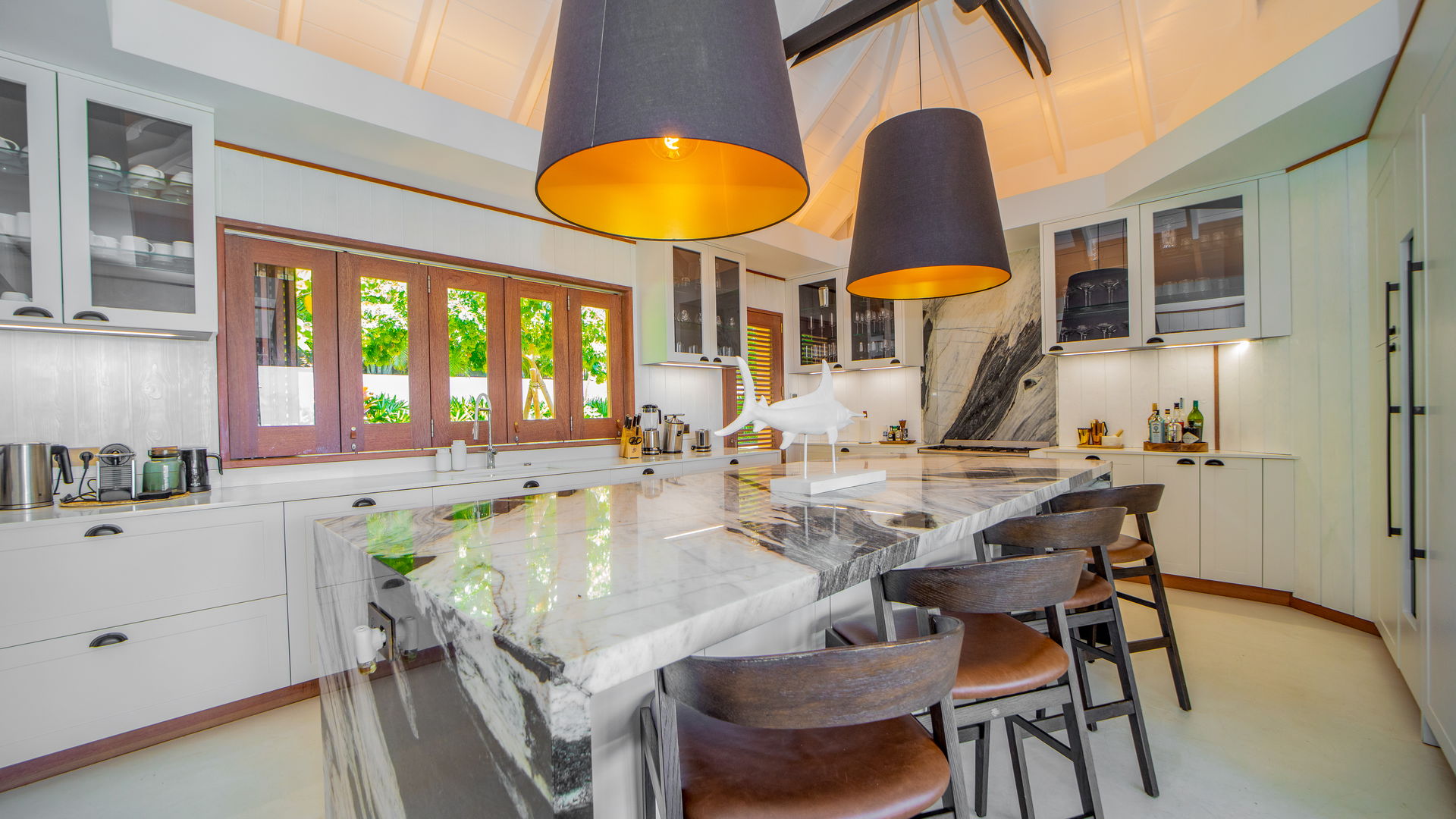 KITCHEN & DINING AREA