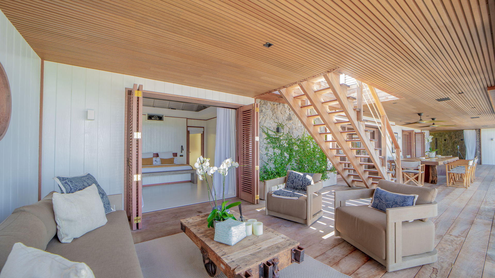 OUTDOOR LOUNGE AREA