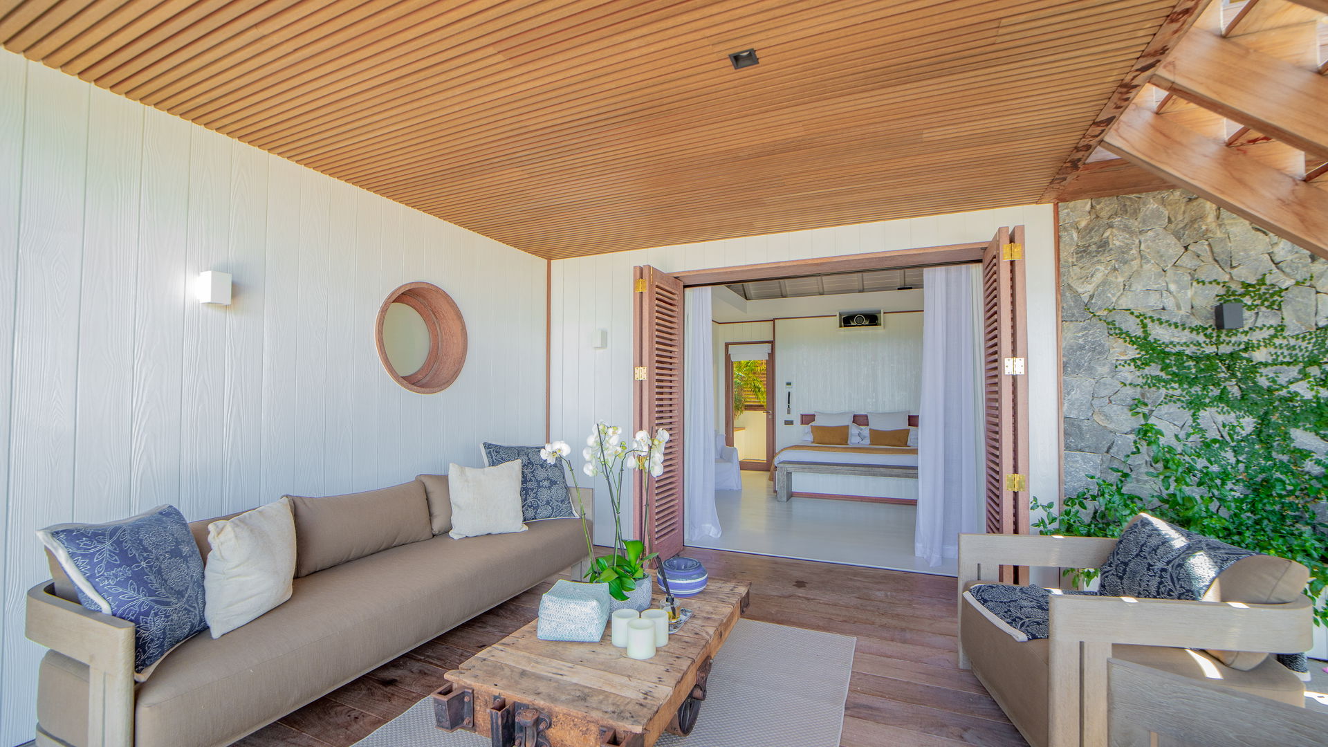 OUTDOOR LOUNGE AREA