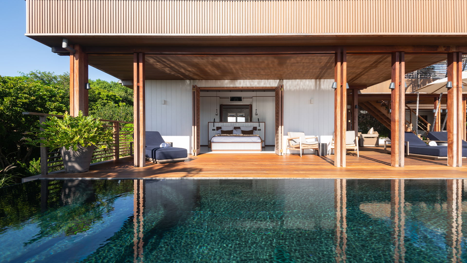 POOL & TERRACE