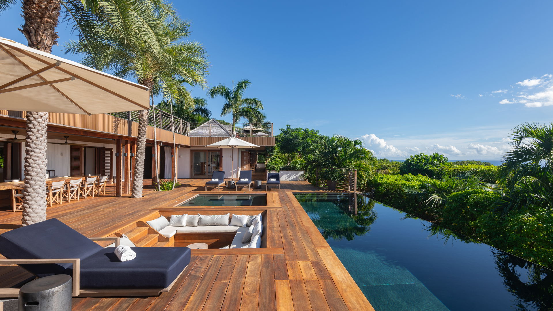 POOL & TERRACE