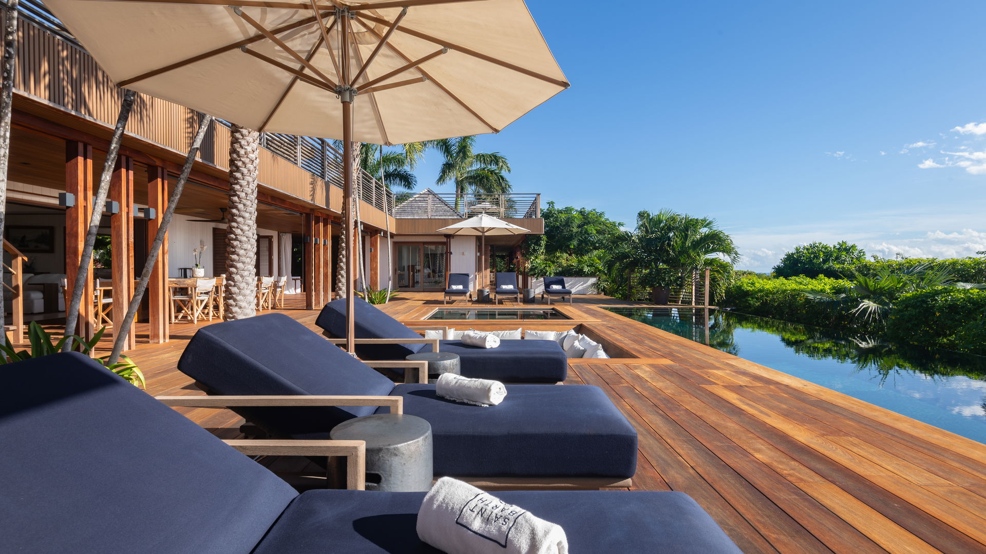 POOL & TERRACE