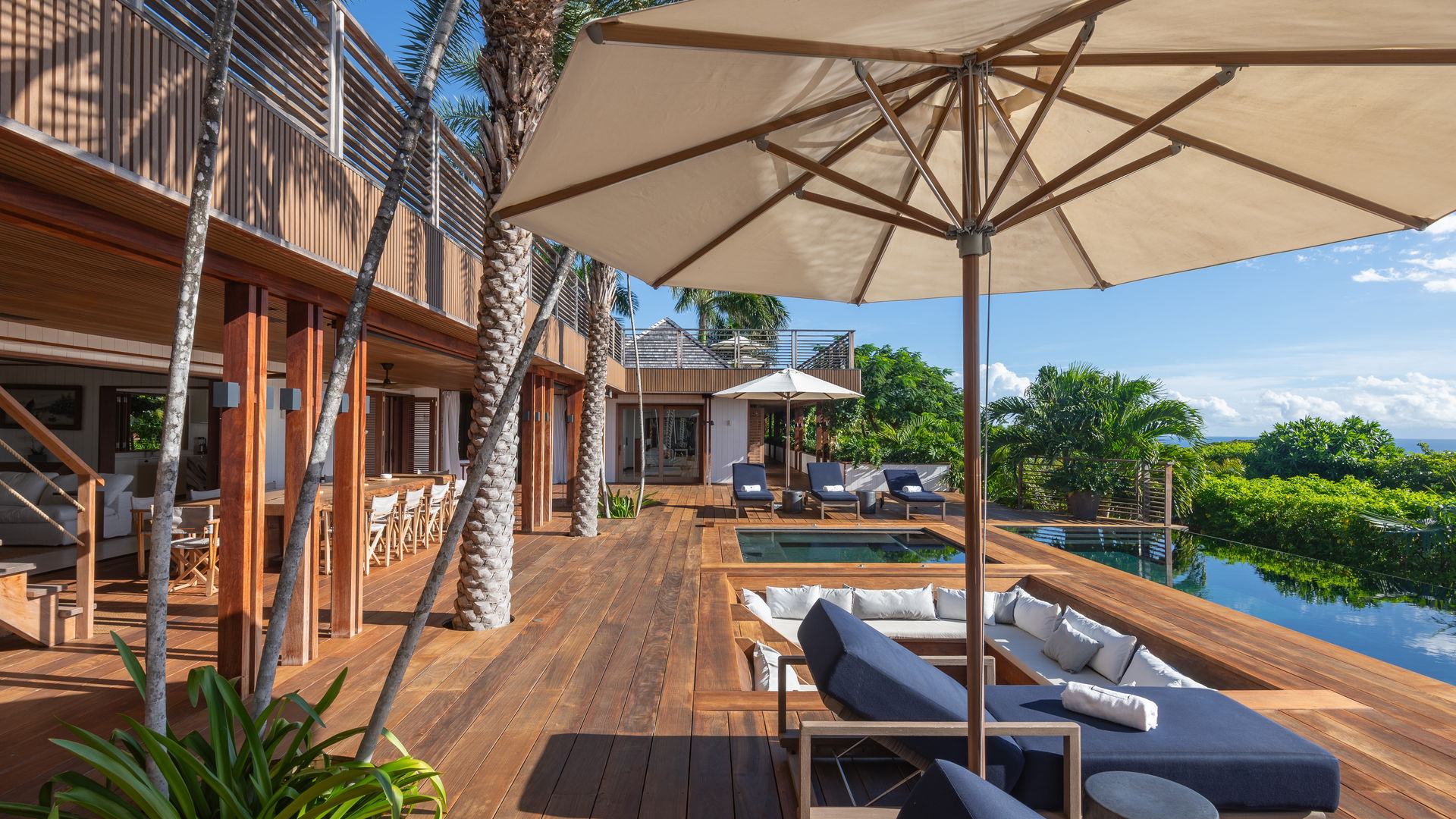 POOL & TERRACE