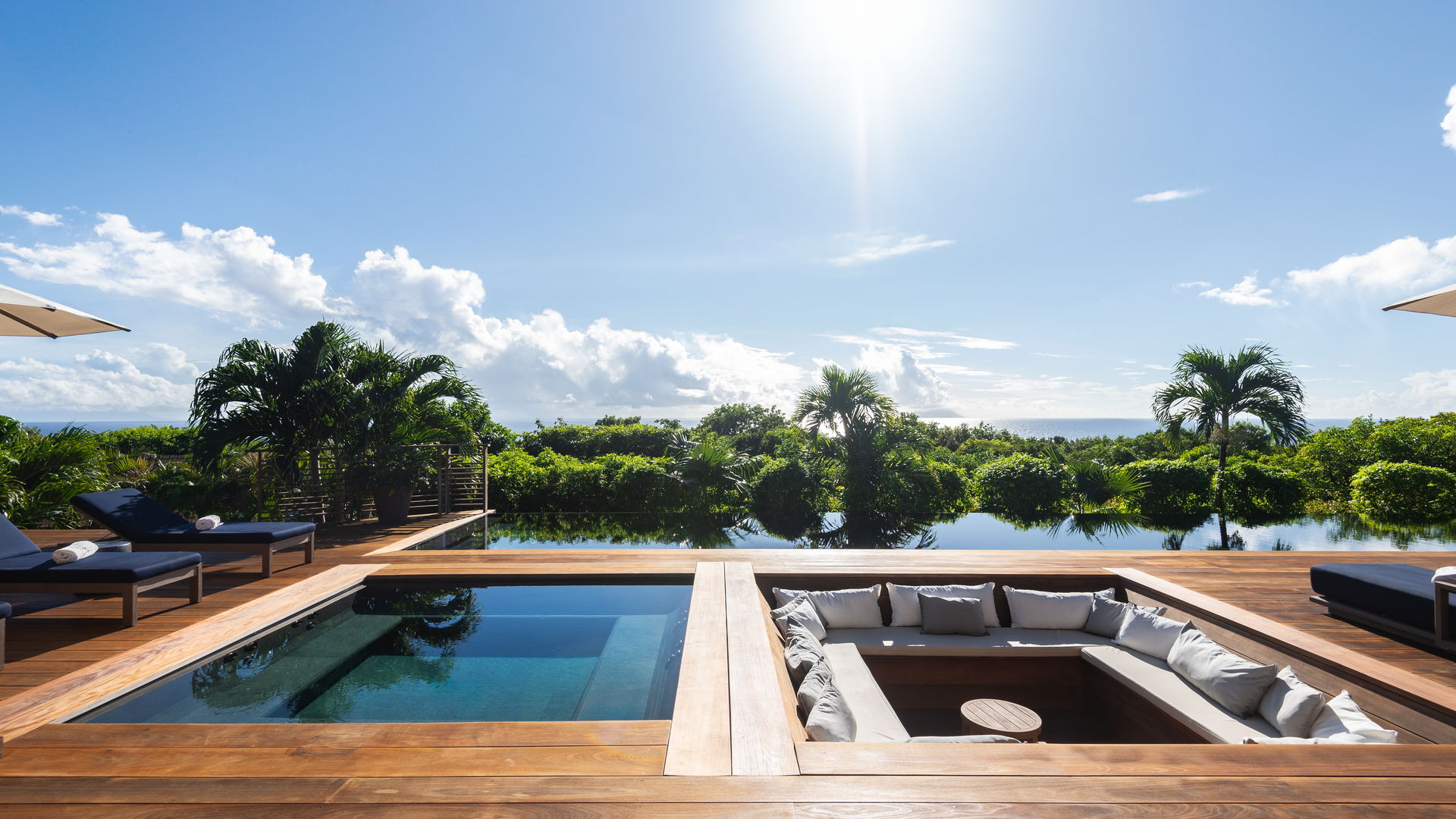 POOL & TERRACE