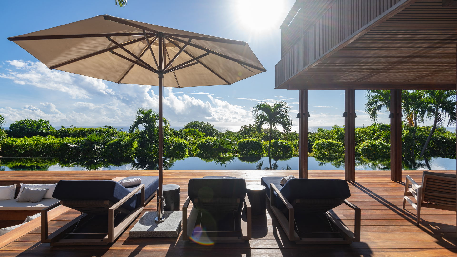 POOL & TERRACE