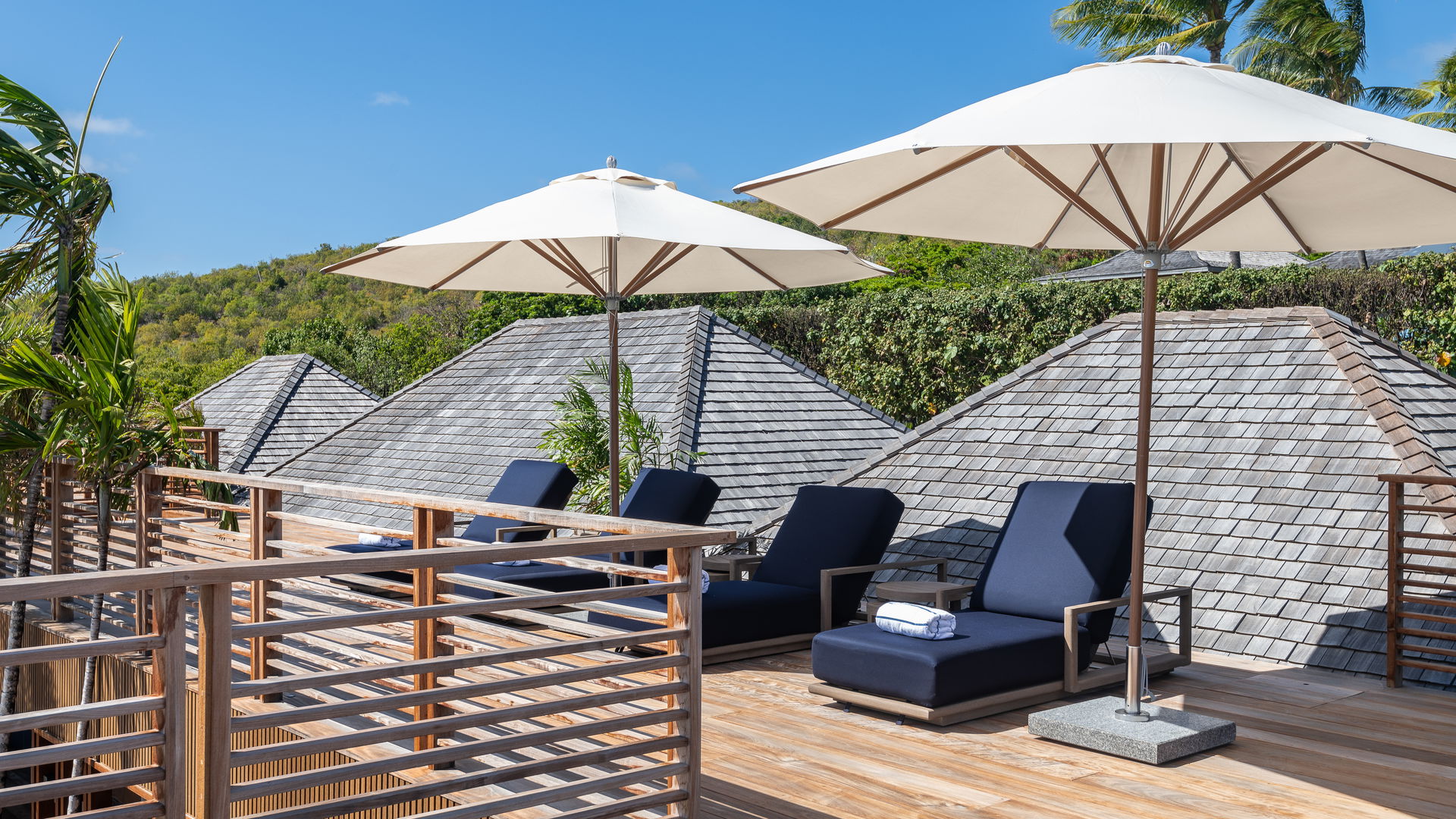 ROOFTOP LOUNGE AREA