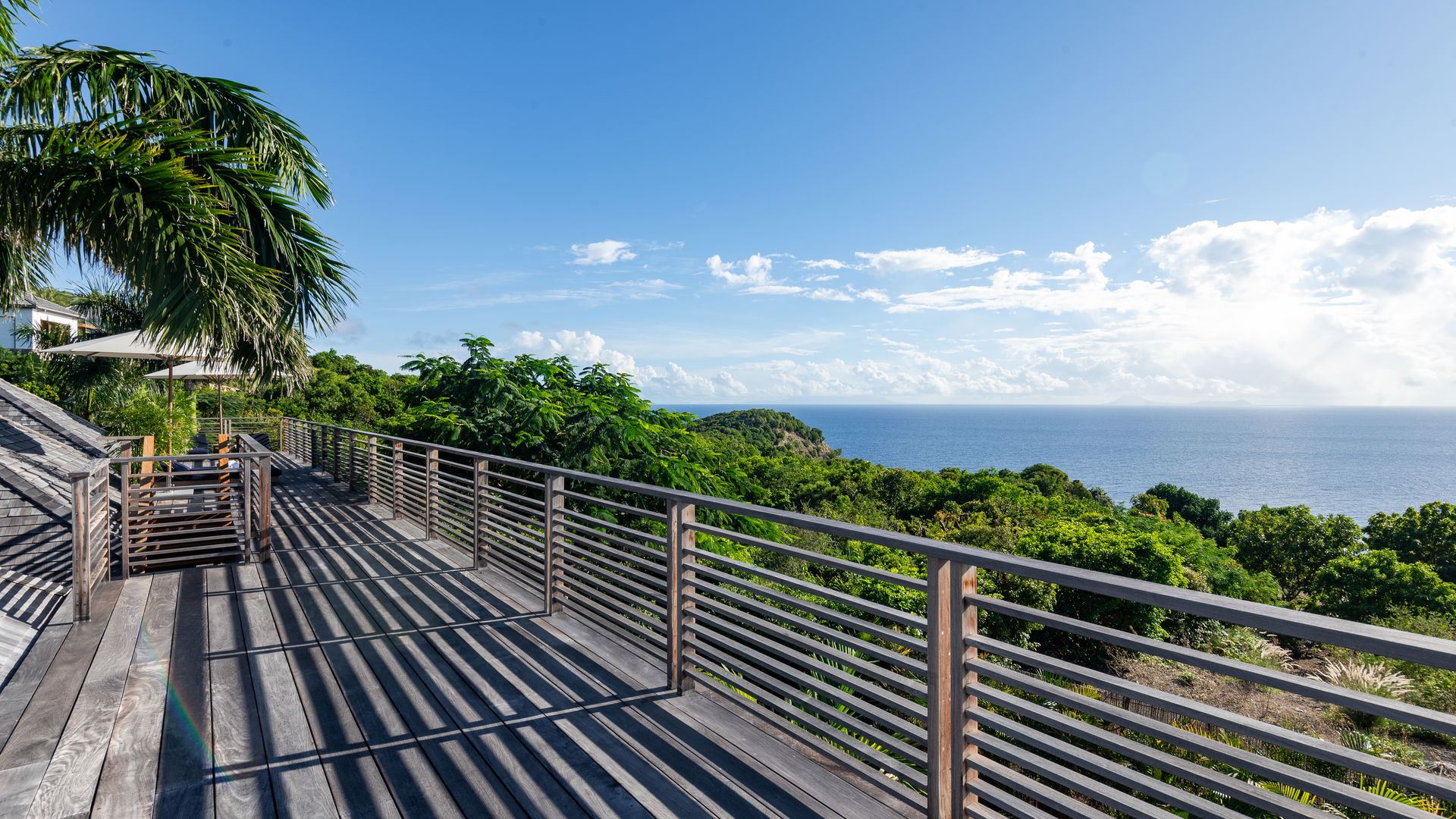 ROOFTOP LOUNGE AREA