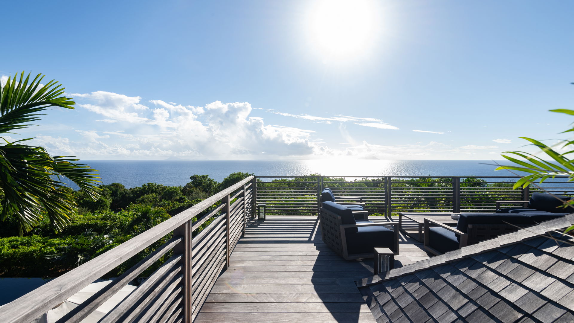ROOFTOP LOUNGE AREA