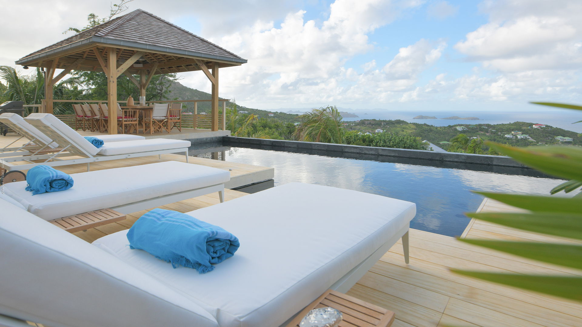 POOL & TERRACE