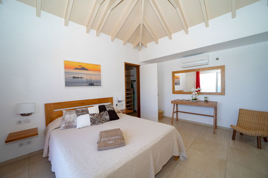 VILLA CYPRAEA BEDROOM1 3