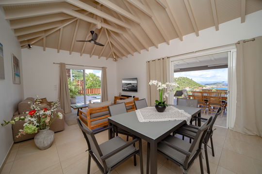 VILLA CYPRAEA KITCHEN & DINING AREA 1