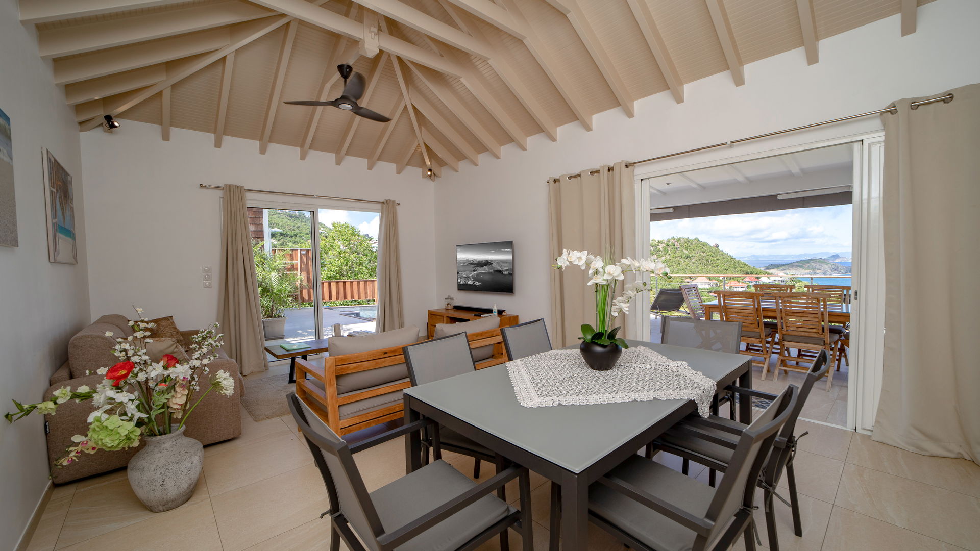 KITCHEN & DINING AREA