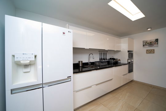 VILLA CYPRAEA KITCHEN & DINING AREA 10
