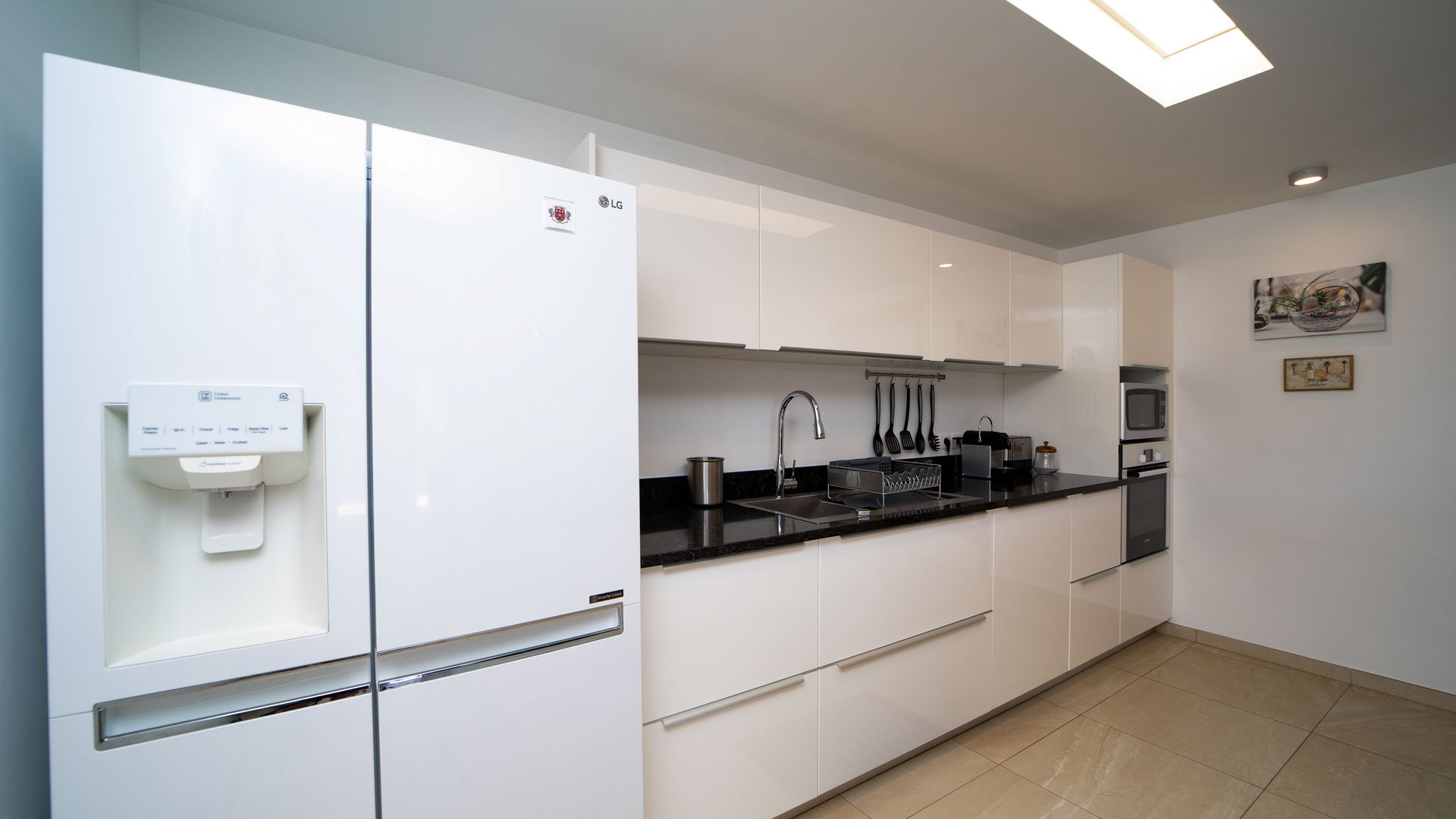 KITCHEN & DINING AREA