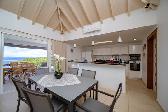 VILLA CYPRAEA KITCHEN & DINING AREA 2