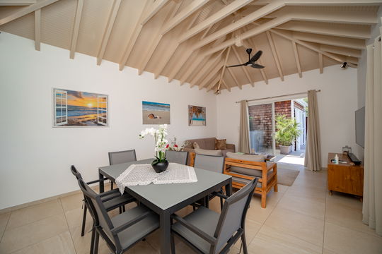 VILLA CYPRAEA KITCHEN & DINING AREA 3