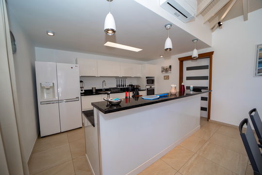 VILLA CYPRAEA KITCHEN & DINING AREA 6