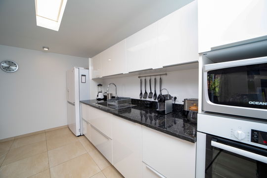 VILLA CYPRAEA KITCHEN & DINING AREA 8