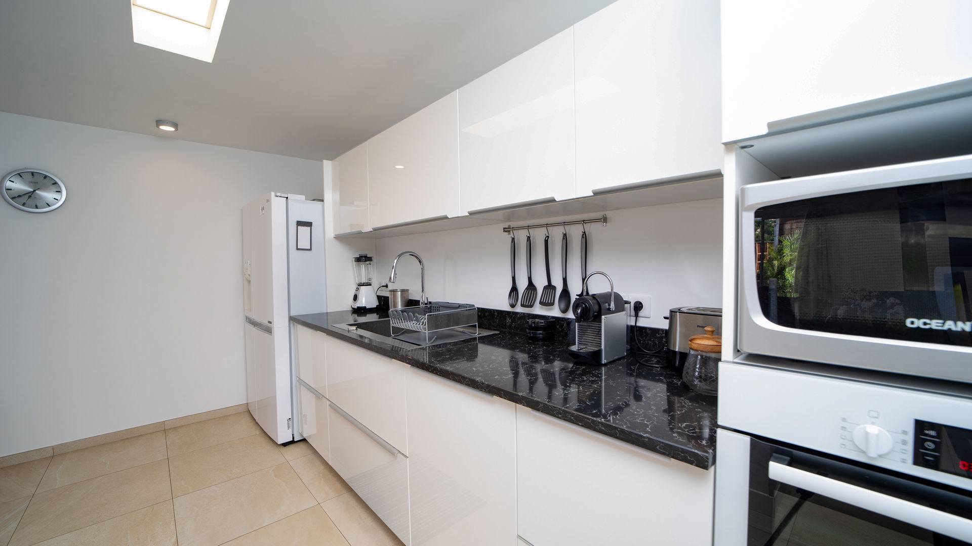 KITCHEN & DINING AREA