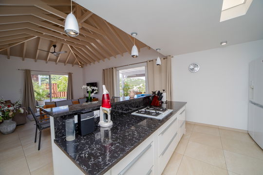 VILLA CYPRAEA KITCHEN & DINING AREA 9