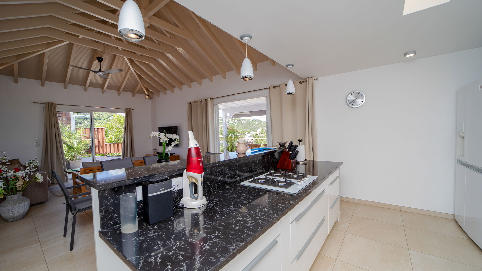 KITCHEN & DINING AREA