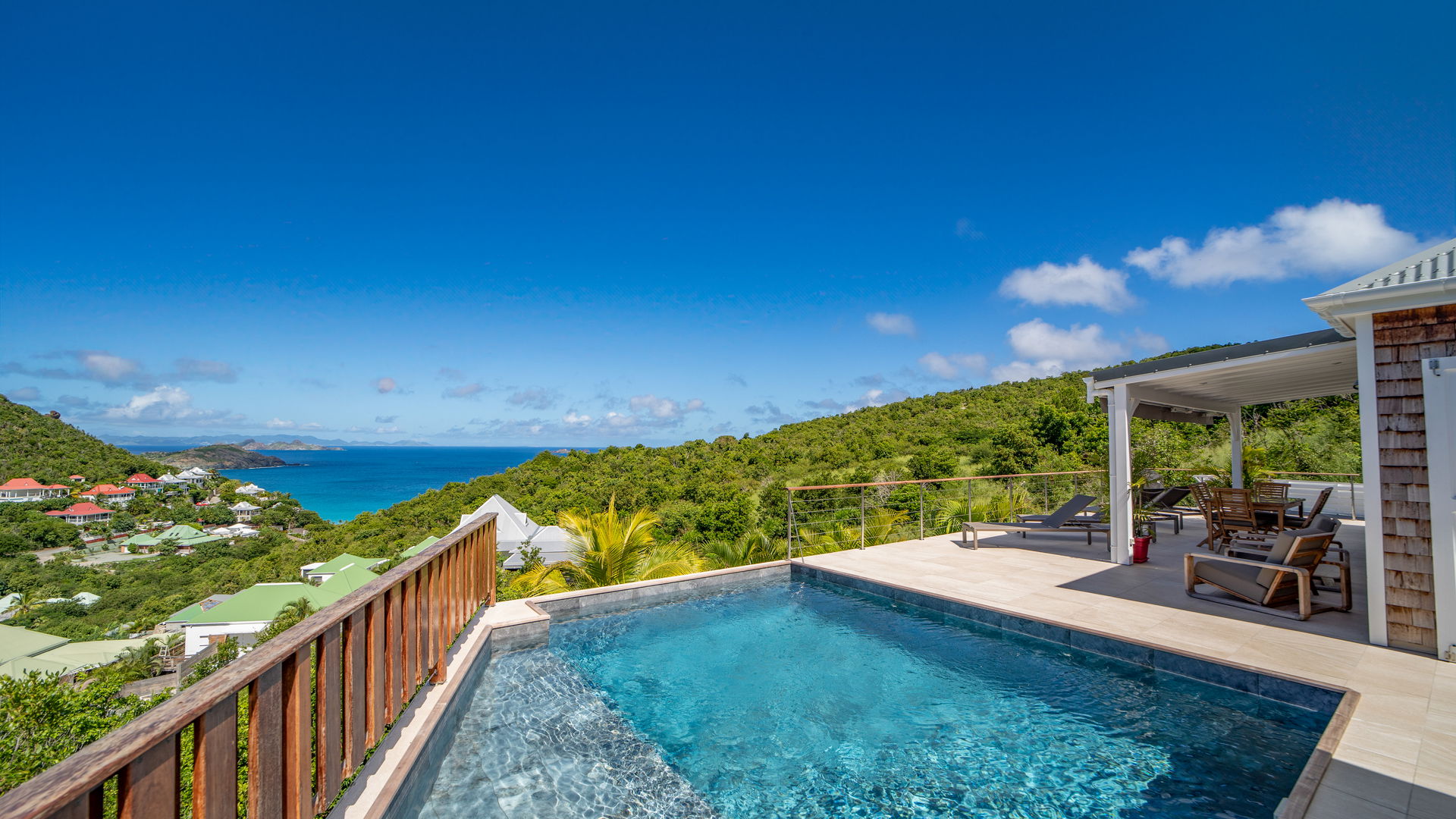 POOL & TERRACE