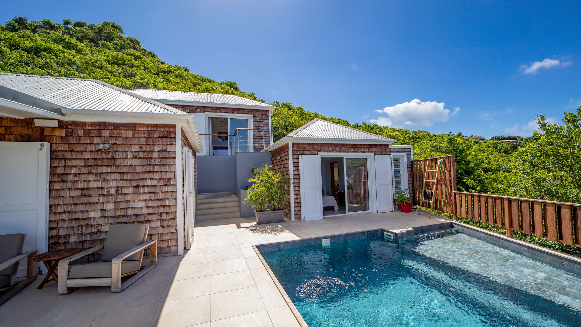 POOL & TERRACE