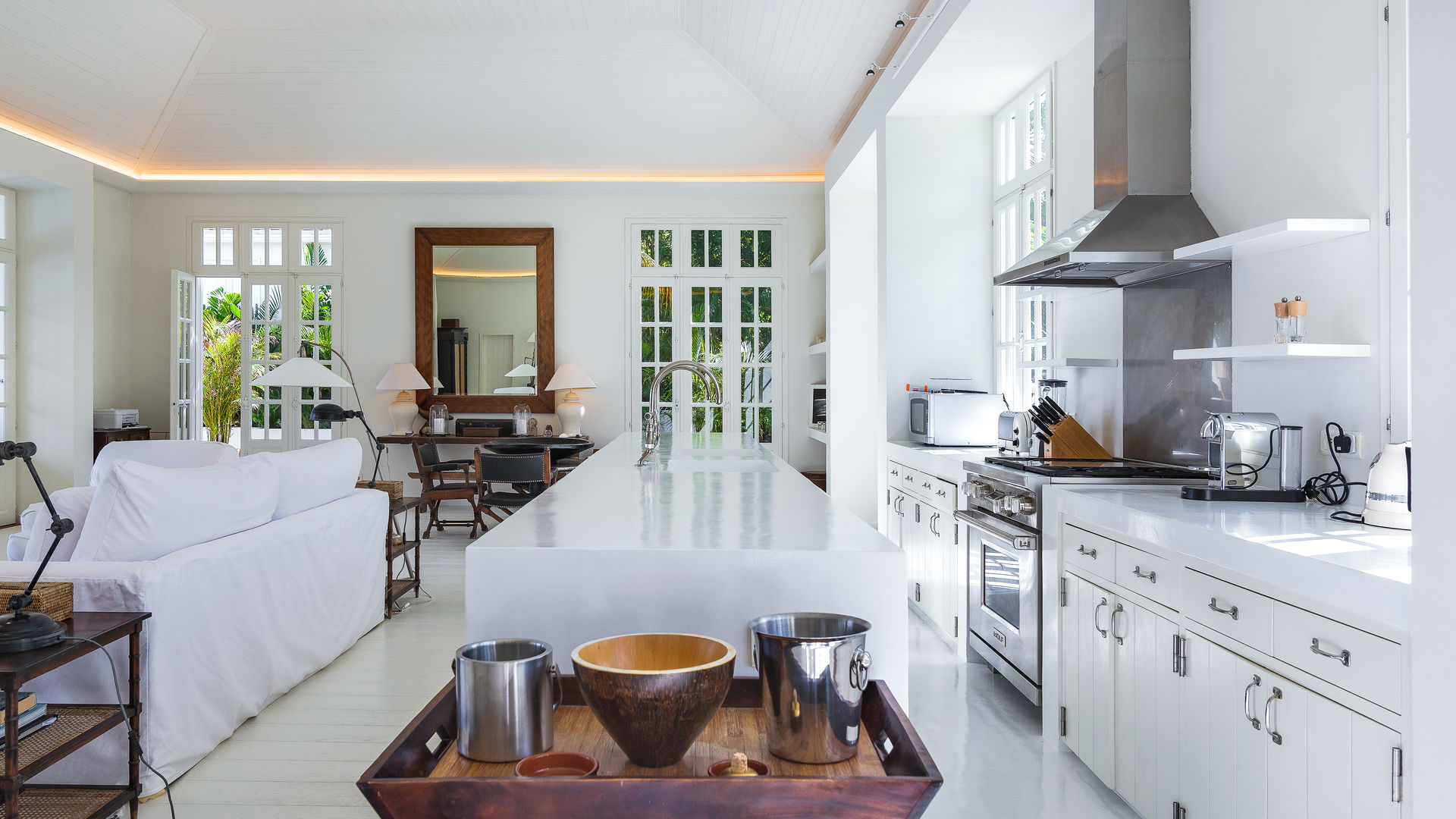 KITCHEN & DINING AREA