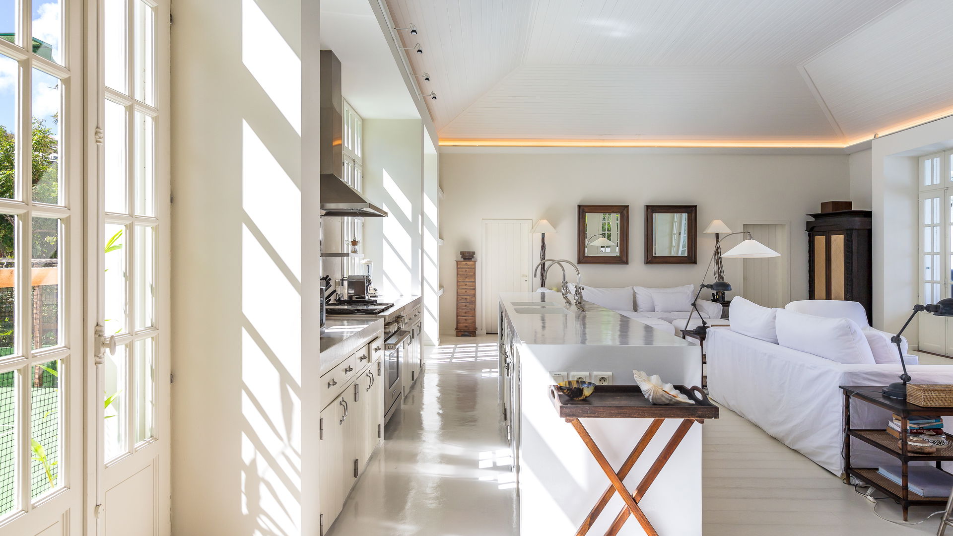 KITCHEN & DINING AREA