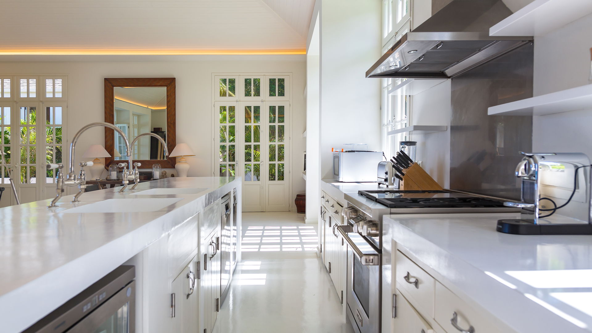 KITCHEN & DINING AREA