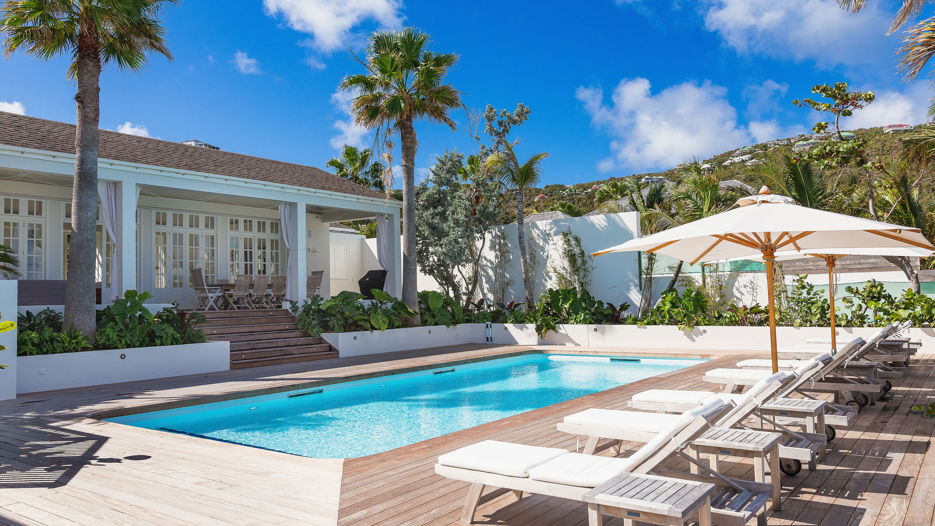 POOL & TERRACE