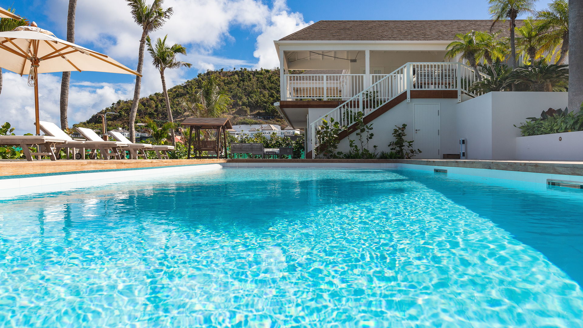 POOL & TERRACE