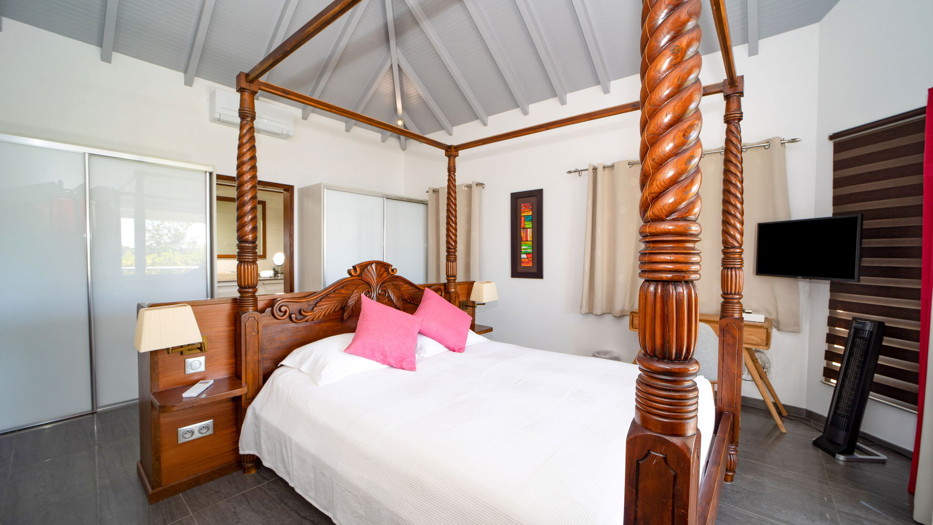 BEDROOM 1