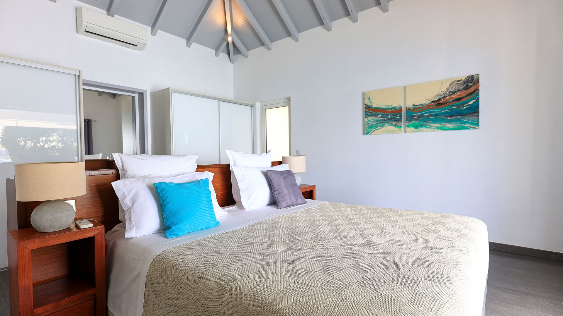 BEDROOM 2