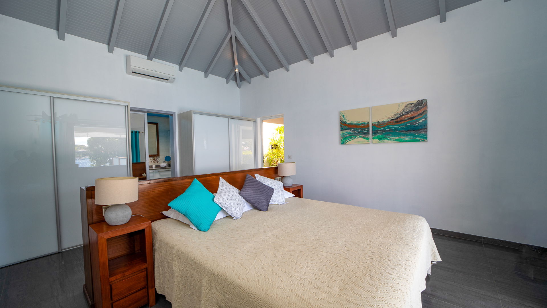 BEDROOM 2