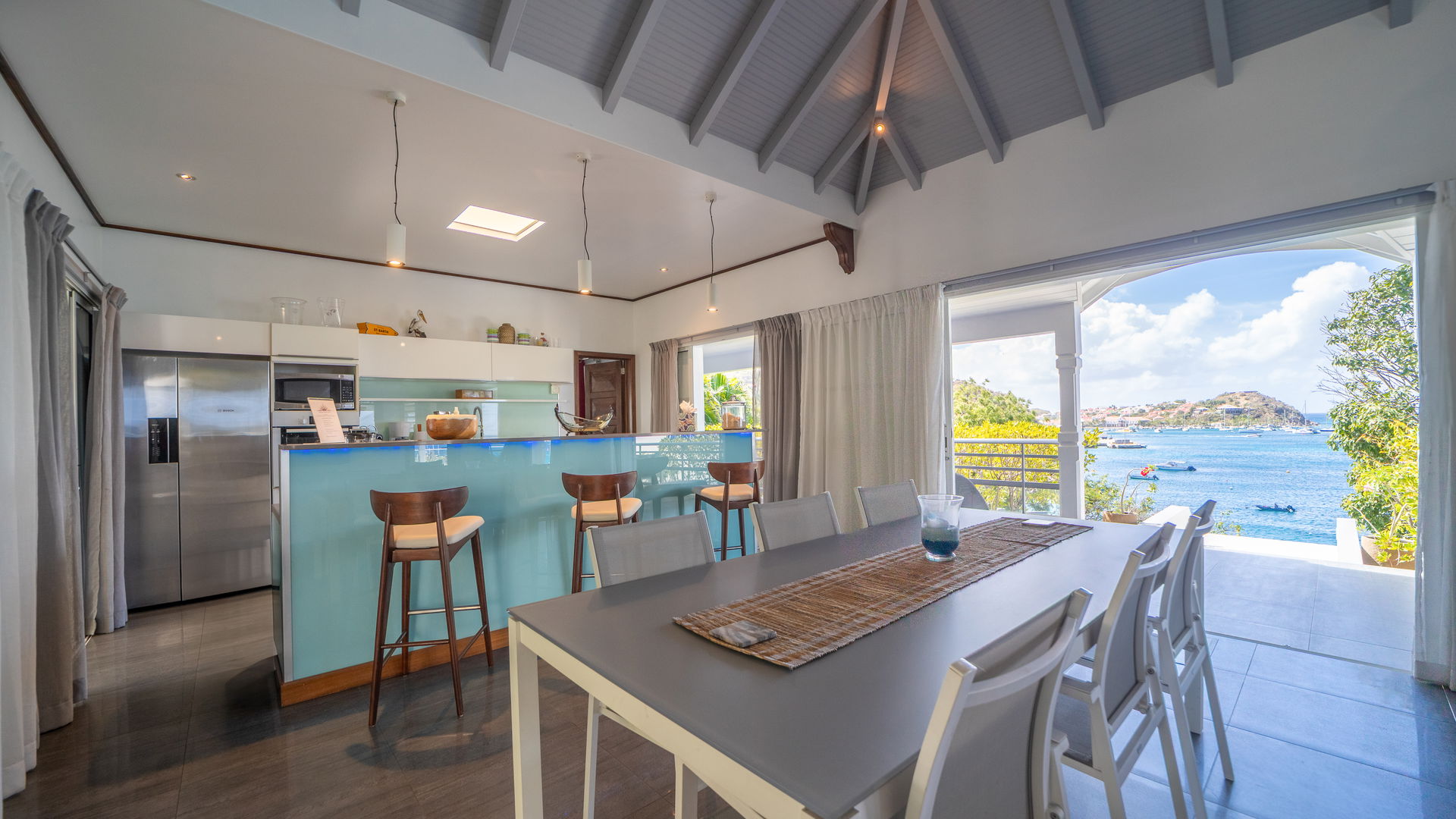 KITCHEN & DINING AREA
