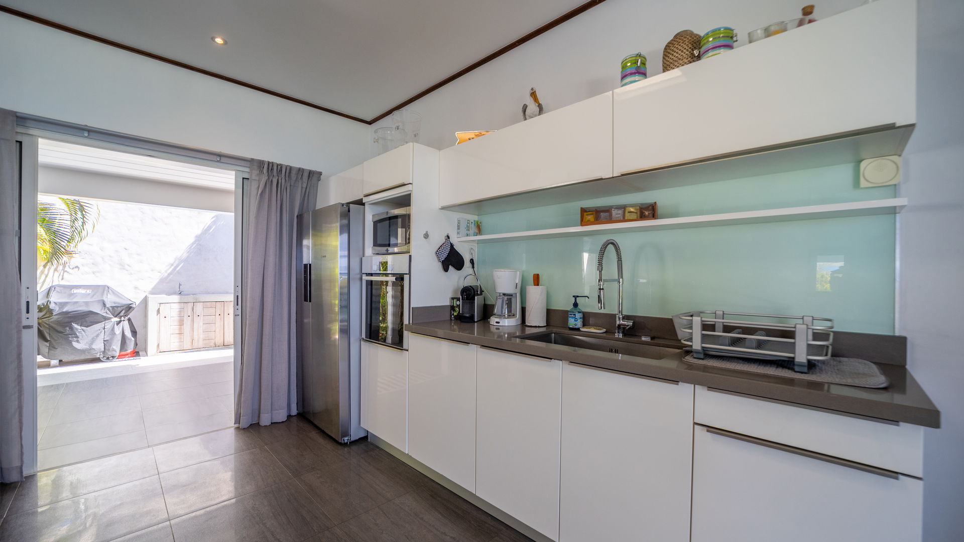 KITCHEN & DINING AREA