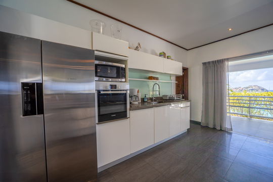 VILLA PLEASURE KITCHEN & DINING AREA 5