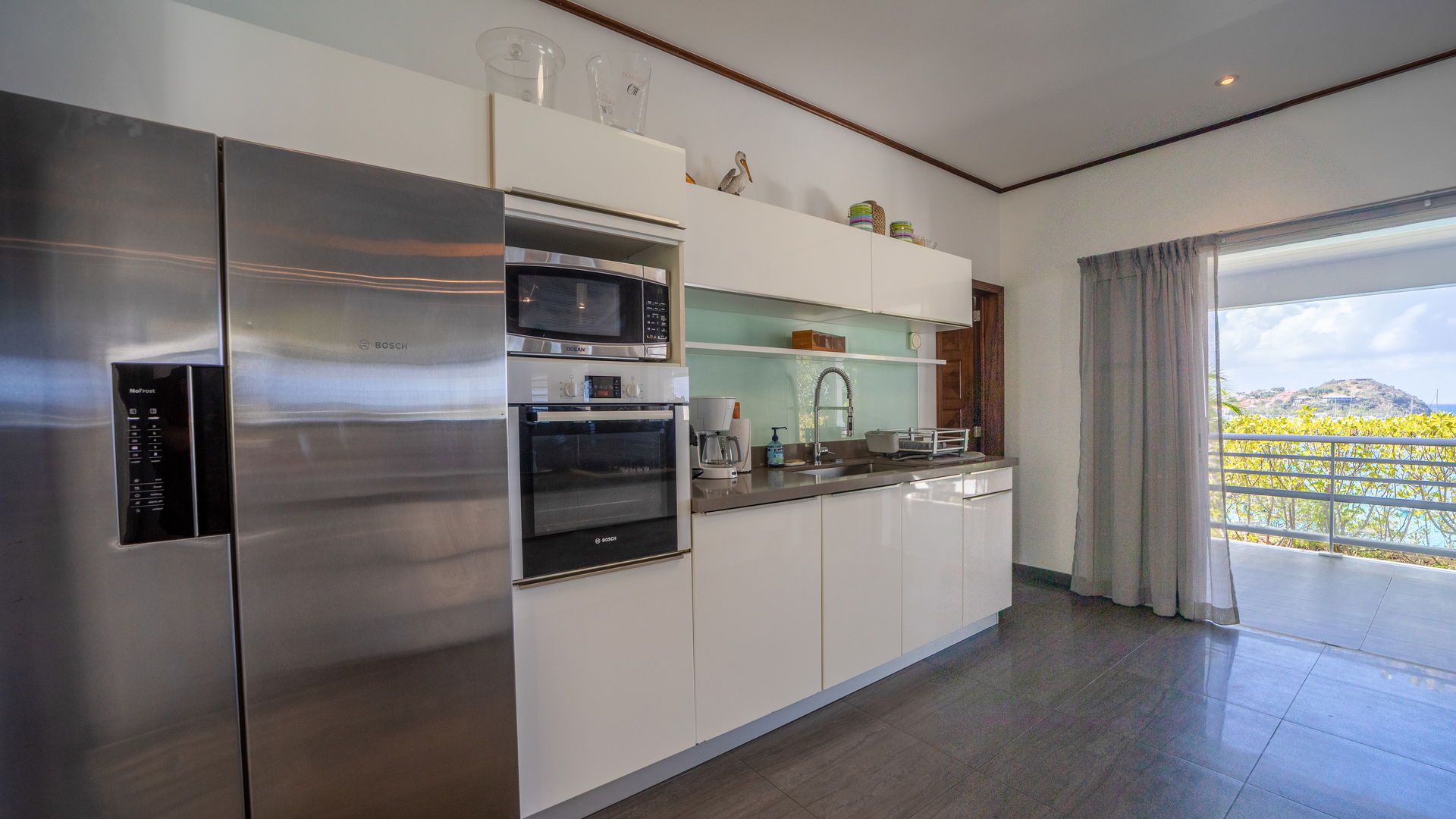 KITCHEN & DINING AREA