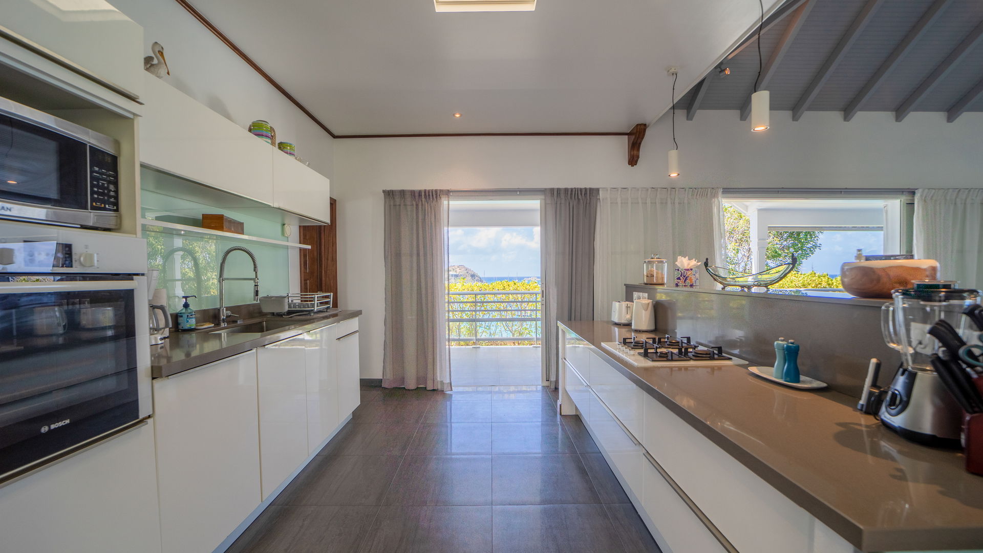 KITCHEN & DINING AREA