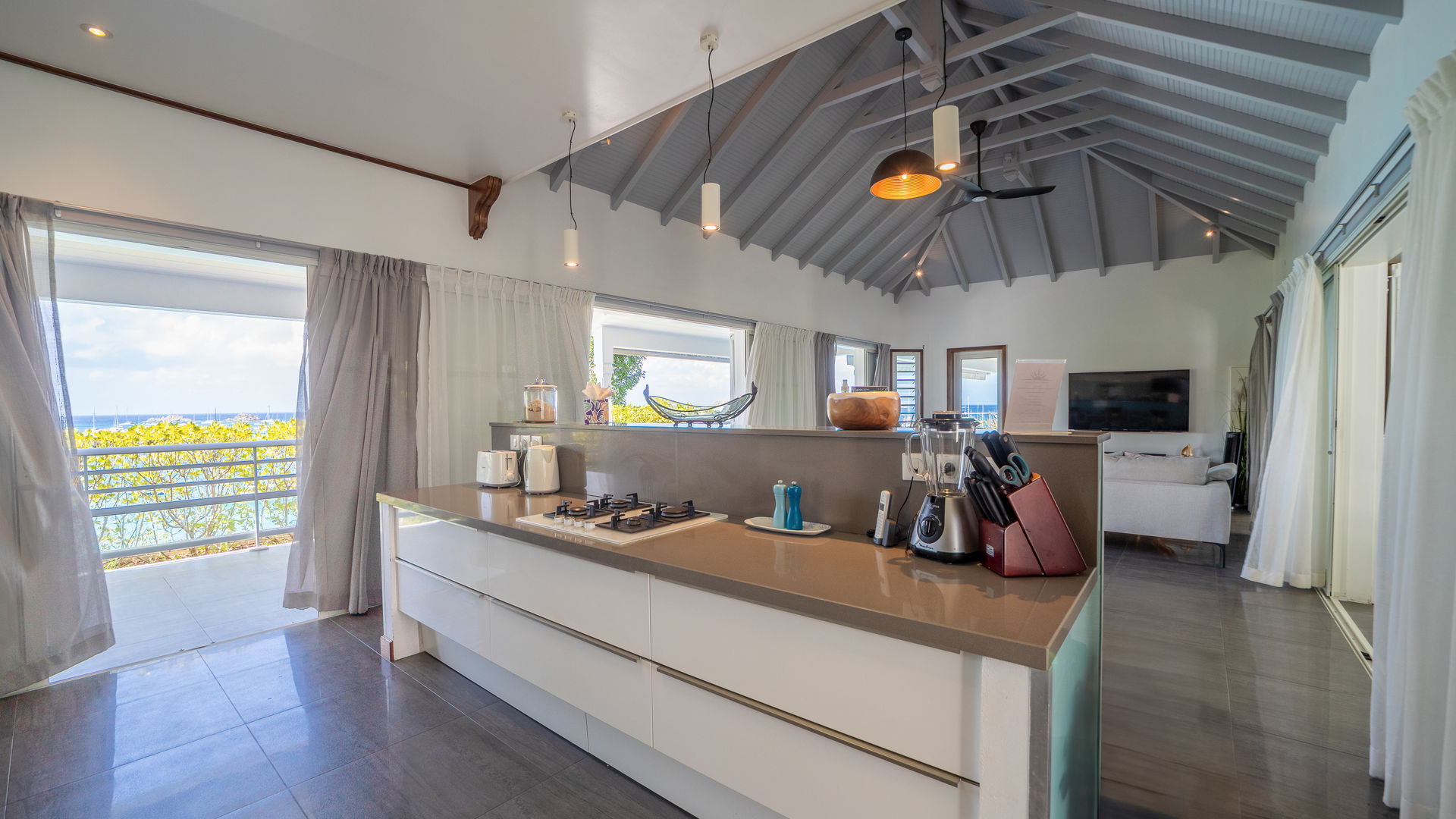 KITCHEN & DINING AREA