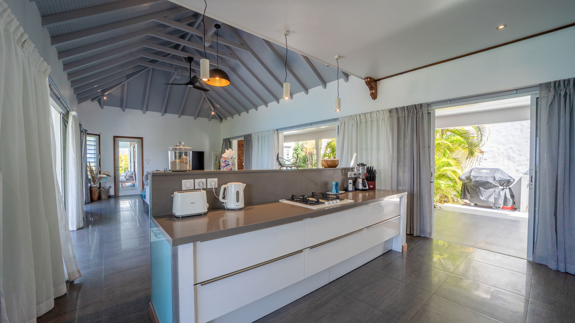 KITCHEN & DINING AREA