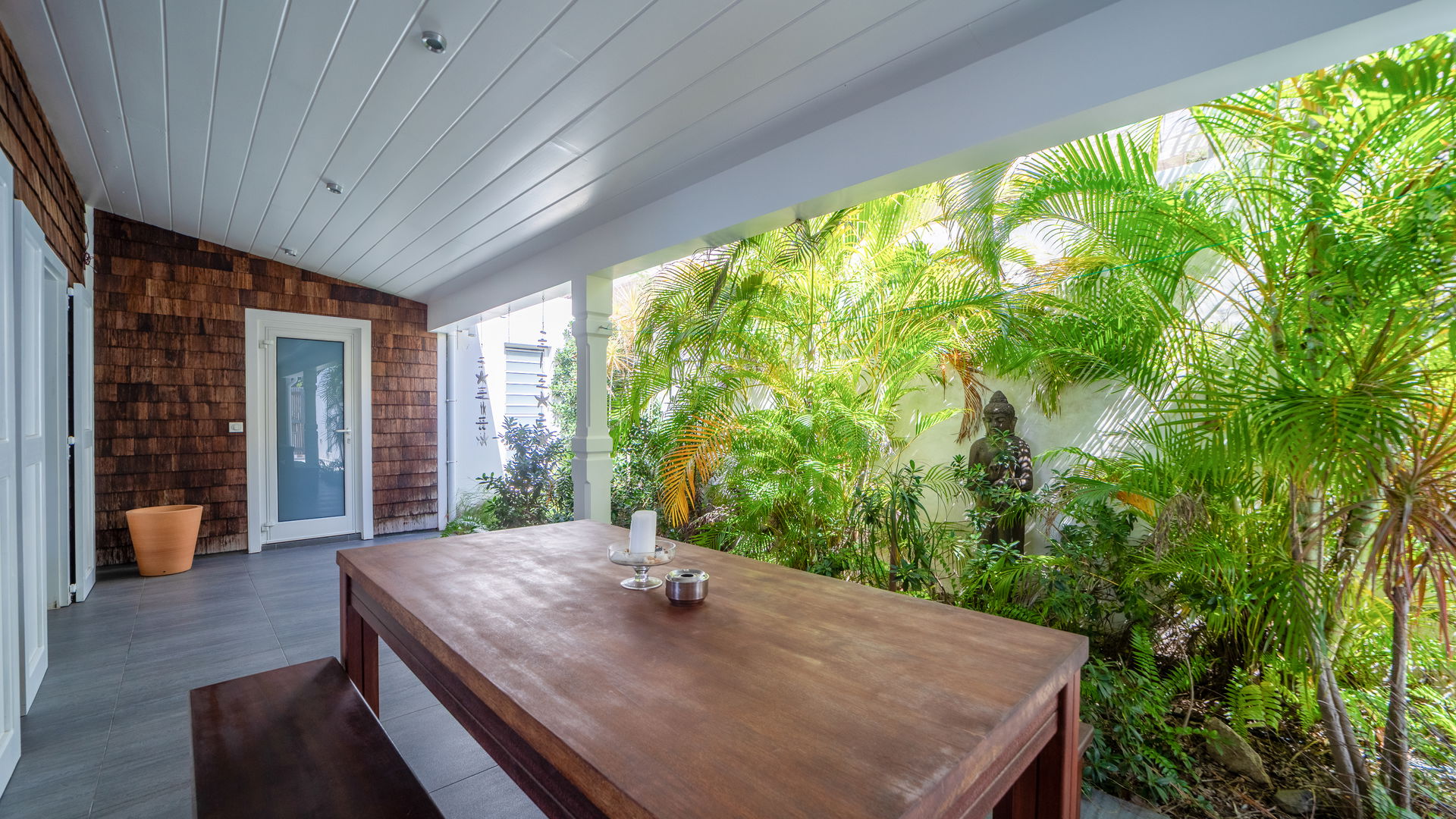 KITCHEN & DINING AREA