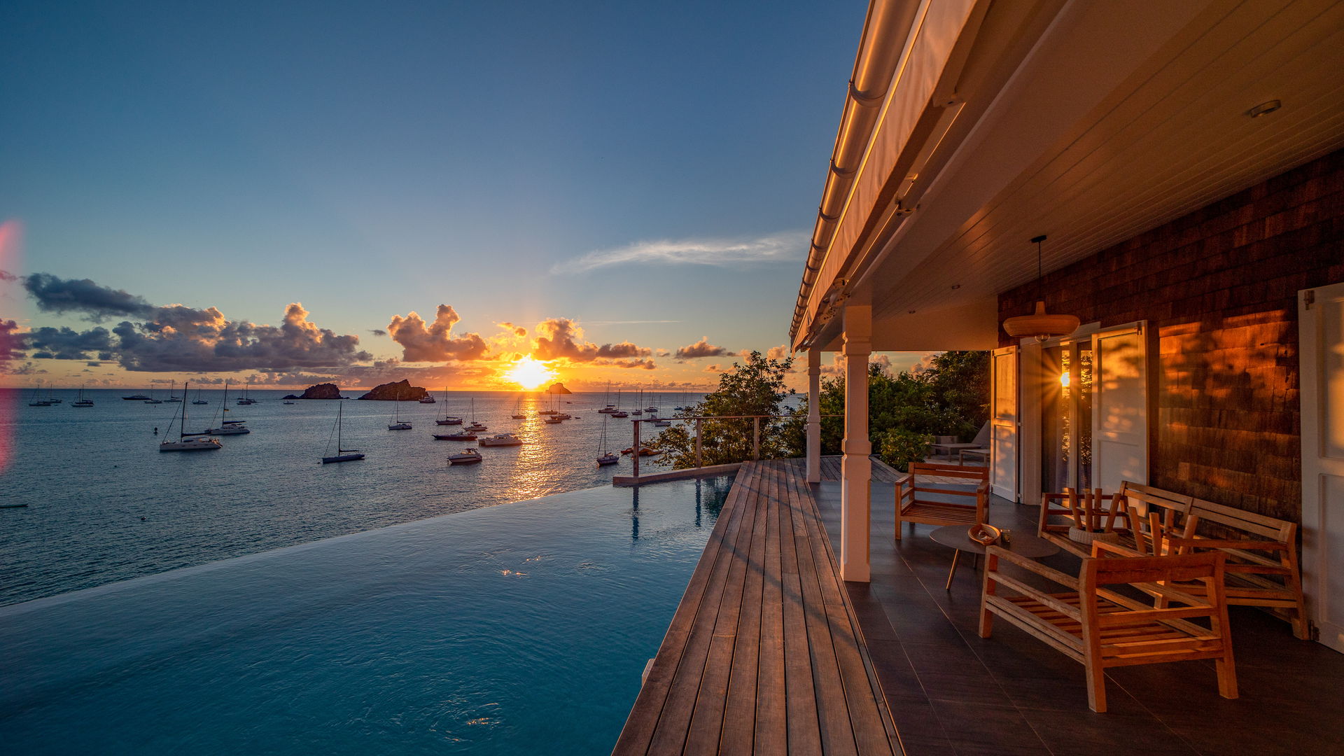 POOL & TERRACE