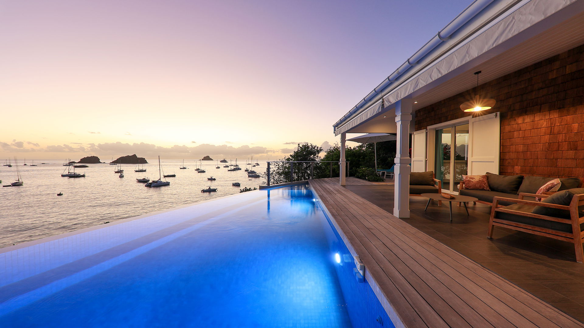 POOL & TERRACE